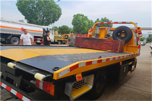 霍林郭勒附近拖车电话号码服务